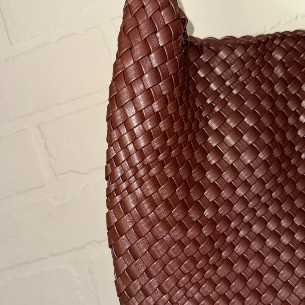 Elegant Woven Brown Tote Bag magnet closure shoulder bag basket weave - Picture 2 of 3